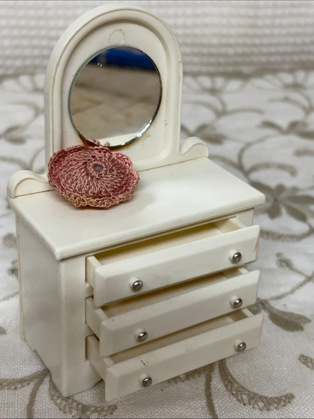 Dollhouse bathroom/bedroom furniture